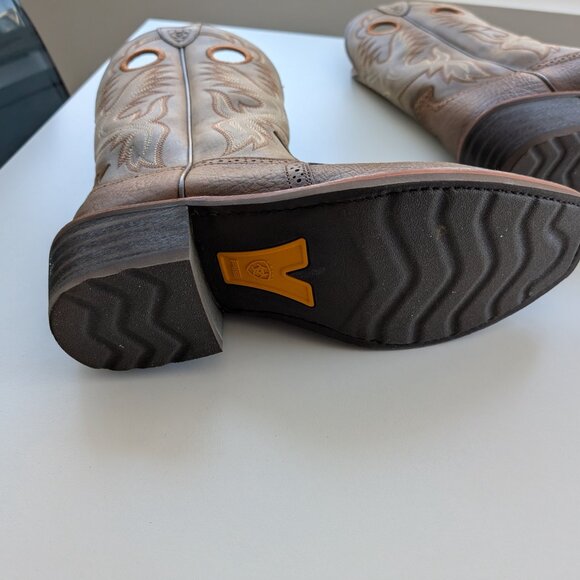 Ariat Heritage Roughstock Western Boot - 9 EE (Wide) - Earth / Brown Bomber - Picture 2 of 8